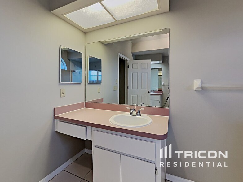 Building Photo - 14638 Coronado Dr