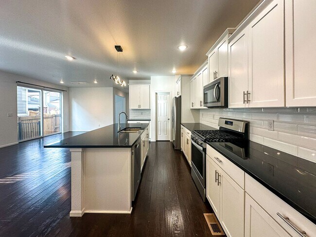 Building Photo - Senderos Creek 3bd paired home