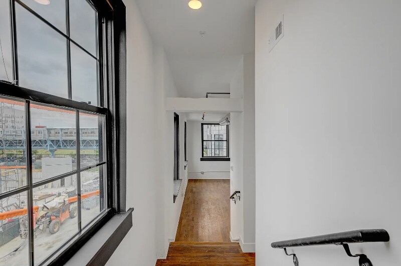 Building Photo - 1851 N Howard St