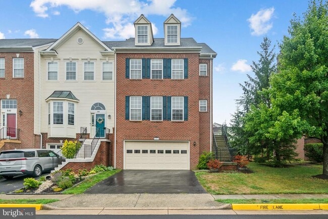 Building Photo - 641 Springhouse Square SE
