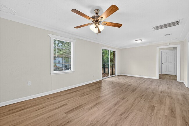 Building Photo - 16643 Lake Cir