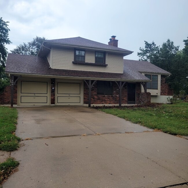Primary Photo - 109 Sunset Dr