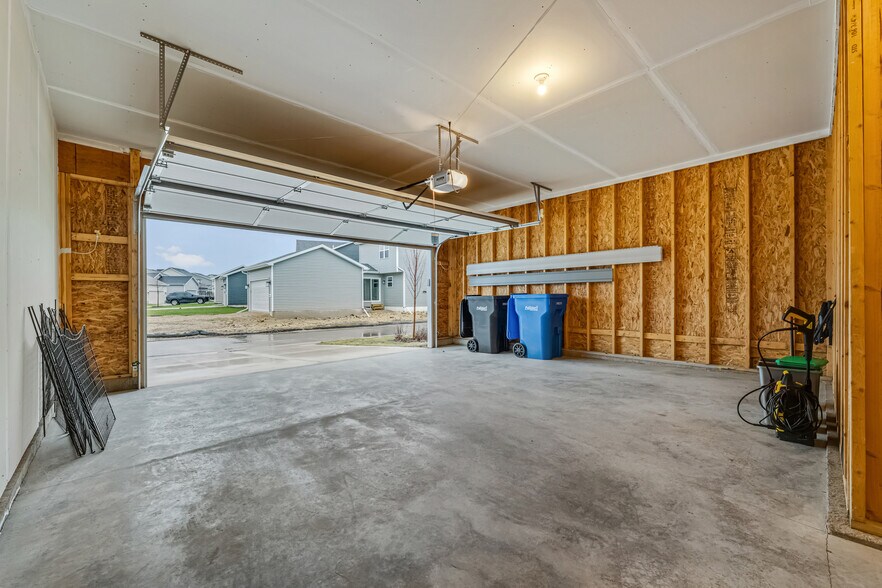 Building Photo - 1638 Happy Trails Rd