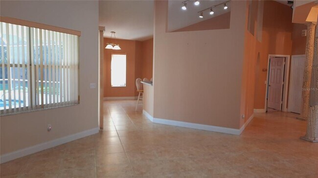 Building Photo - 58 Burning Bush Dr