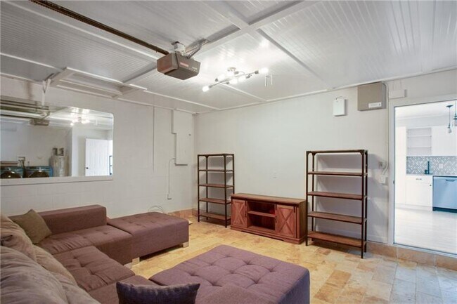 Building Photo - 6885 Barnwell Dr
