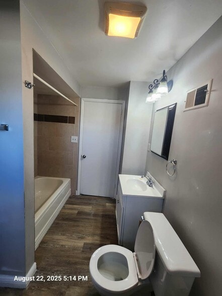 Building Photo - 424 Waddell Ave