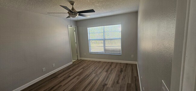 Building Photo - FABULOUS! LIKE NEW!  3 BEDROOM / 2 BATH / 1 CAR GARAGE HOUSE (SOUTHEAST ORLANDO)