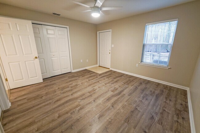 Building Photo - 241 Dixie Dr