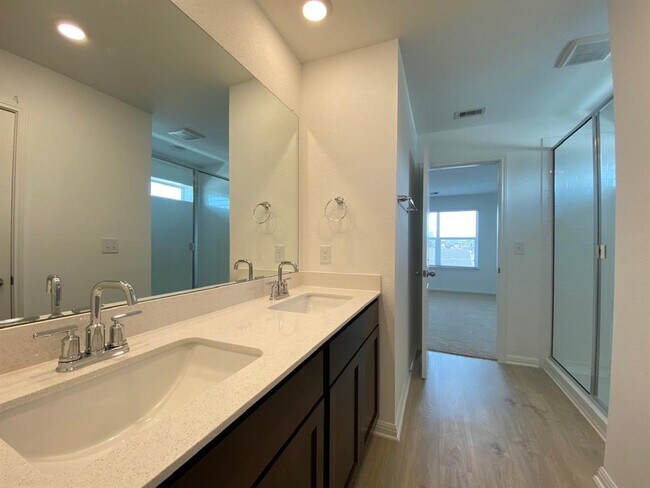 Building Photo - 408 Brody Ln