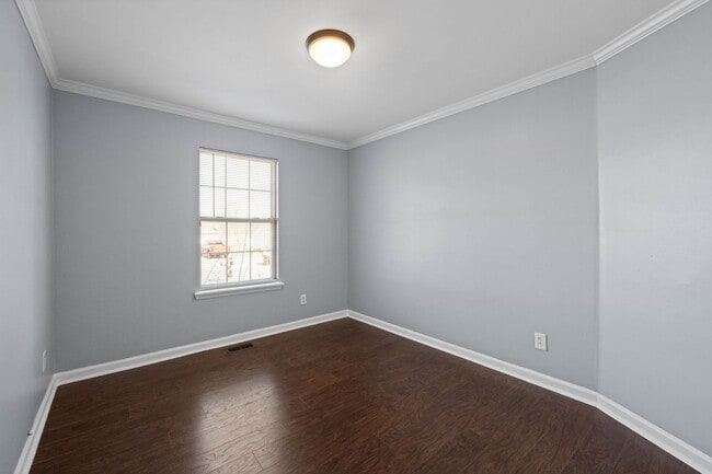 Building Photo - Cute home move in ready in the heart of Oak Grove- close to Fort Campbell and Shopping!