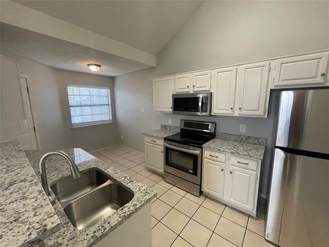 Building Photo - 923 Azalia Dr