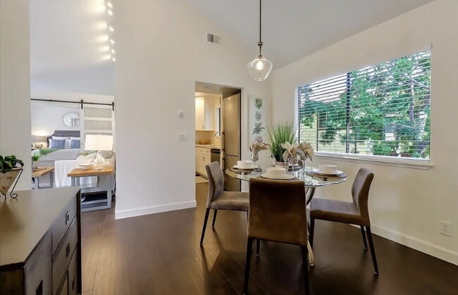 Building Photo - Rarest of the rare: exceptional privacy wi...