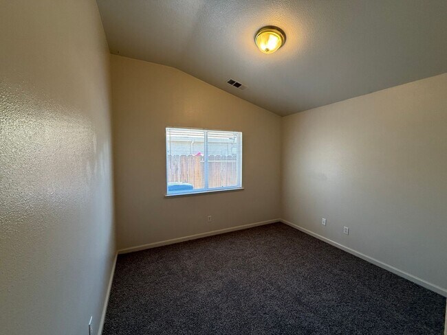 Building Photo - Single Story home in Sylvan School District!