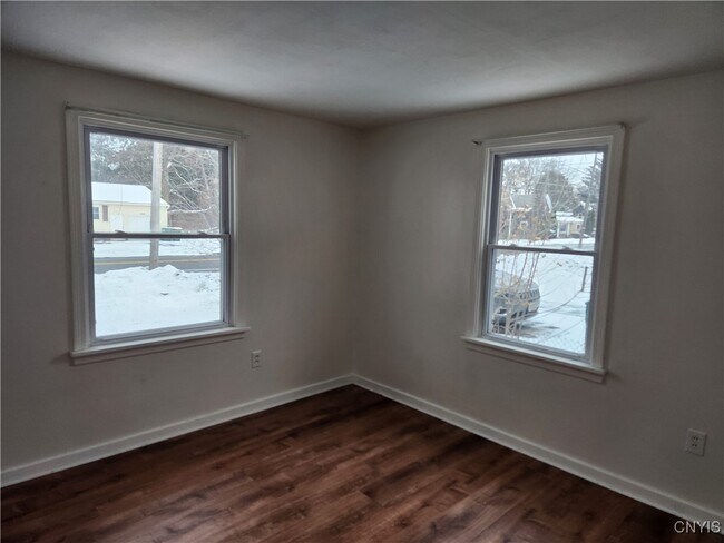 Building Photo - 437 Church St