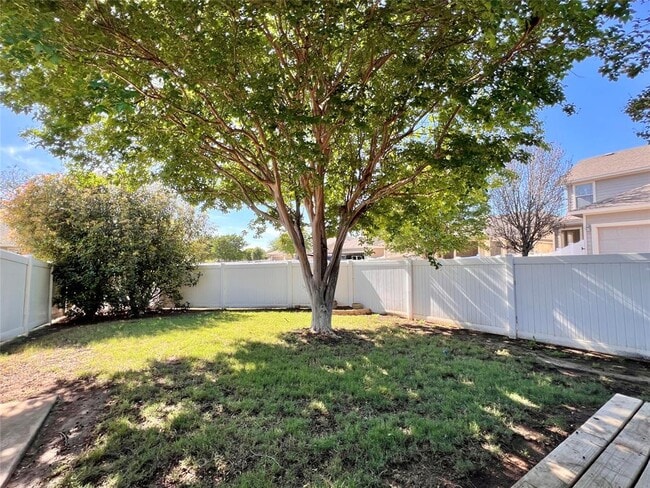 Building Photo - 1517 Big Thicket Dr