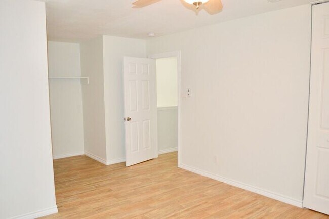 Building Photo - Property for rent