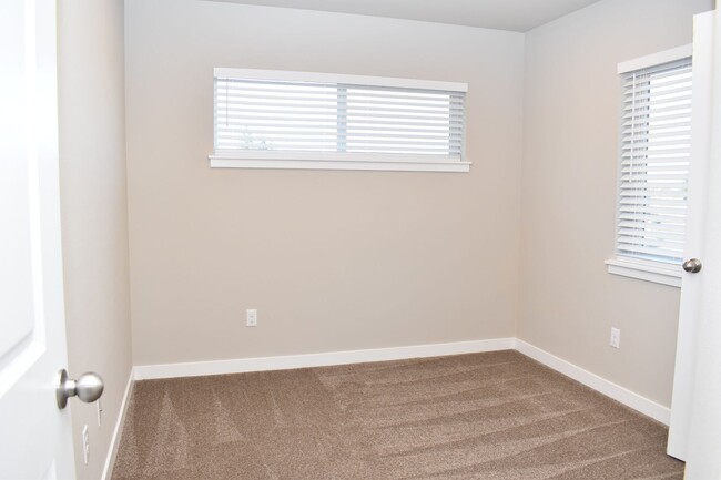 Building Photo - 4 Bedroom 2.5  Bath Home Built in 2018 in ...
