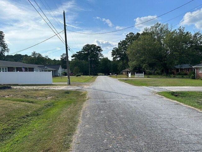 Building Photo - 1116 Cornelia Cir