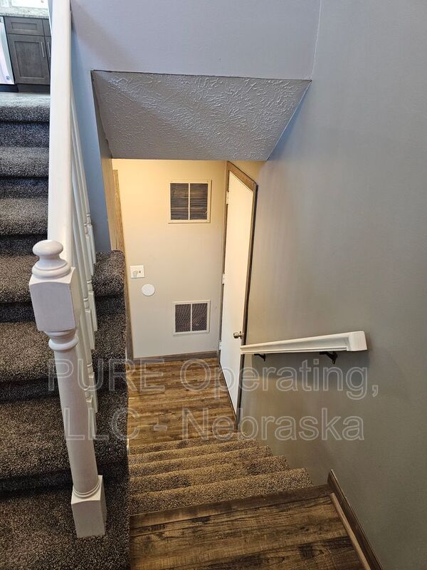 Building Photo - 8303 Vernon Ave