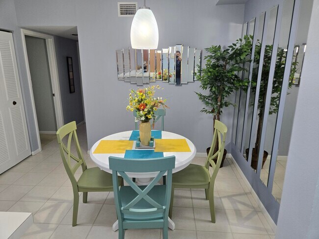 Building Photo - 2516 SE Anchorage Cove