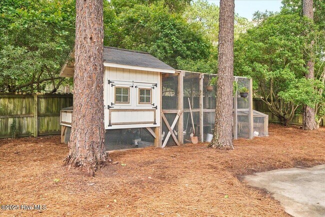 Building Photo - 209 Lazar Ln