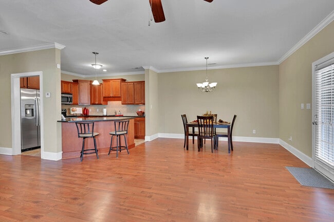 Building Photo - 2401 Dovedale Ct