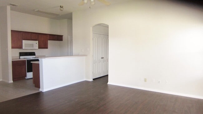 Building Photo - 420 Amber Ln