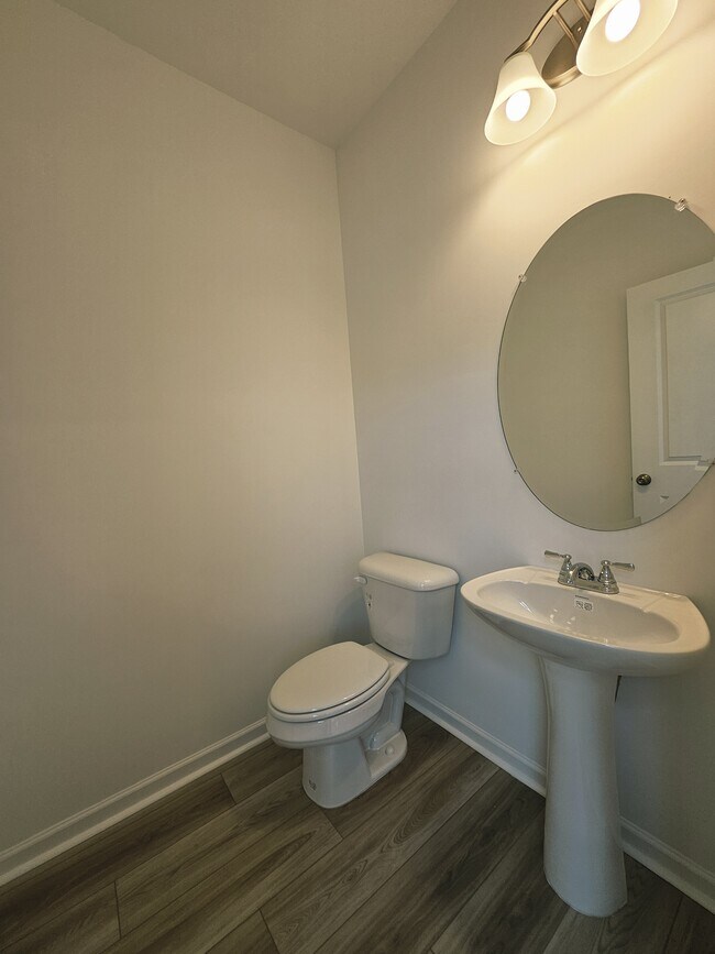 Building Photo - 128 Rosebush Ln