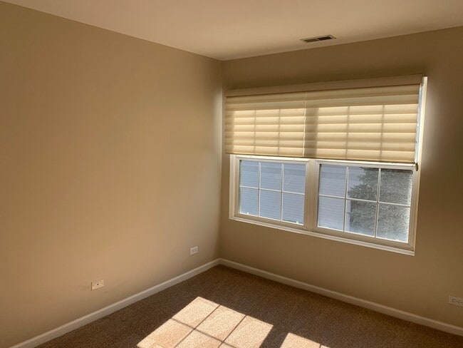 Building Photo - 2817 Stonewater Dr