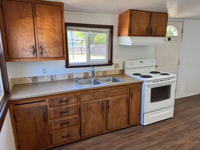 Building Photo - Charming 2-bedroom, 1-bath home in Cottage Grove!