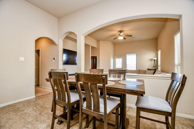 Breakfast Area - 3431 Arrowhead Bay Ln