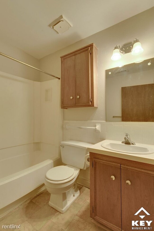 Building Photo - 2 br, 1.5 bath Townhome - 3003 S Brandywin...