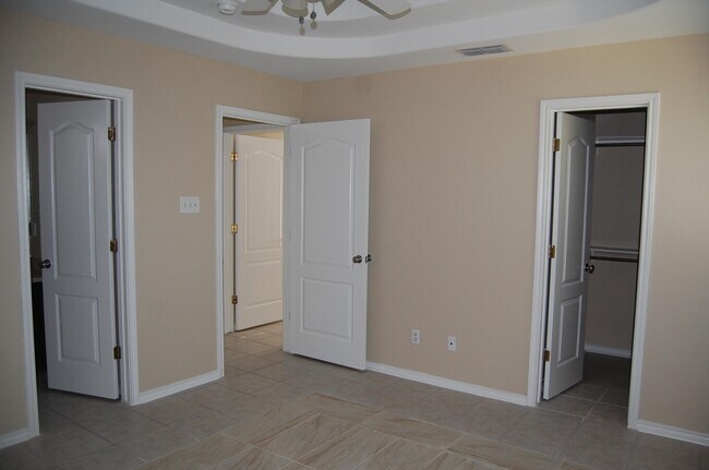 Building Photo - 3222 Monclova Dr