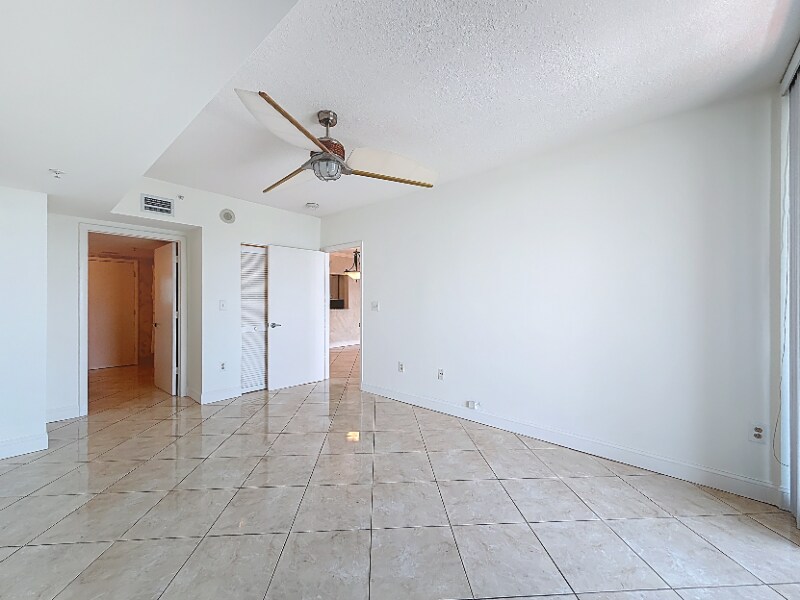 Building Photo - 3020 NE 32nd Ave