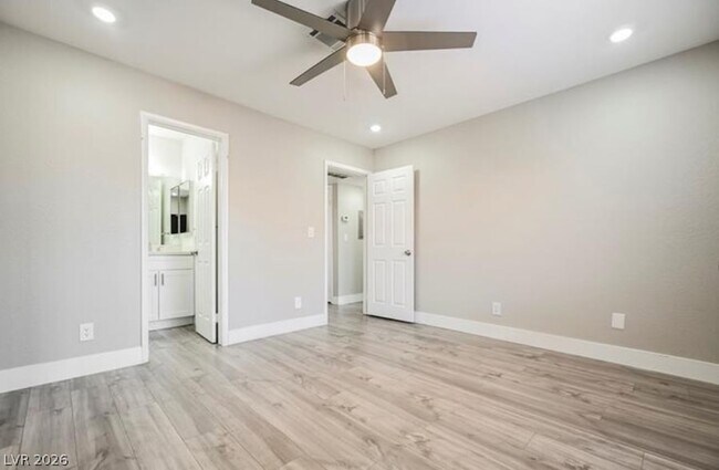 Building Photo - 1205 N Buffalo Dr