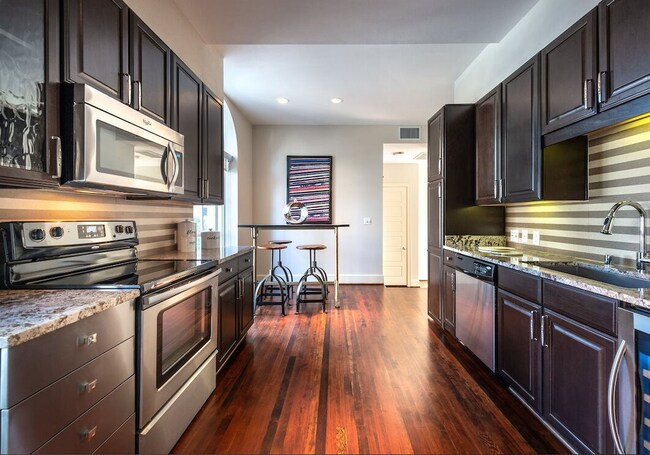 Primary Photo - 412 N Ervay-728.112