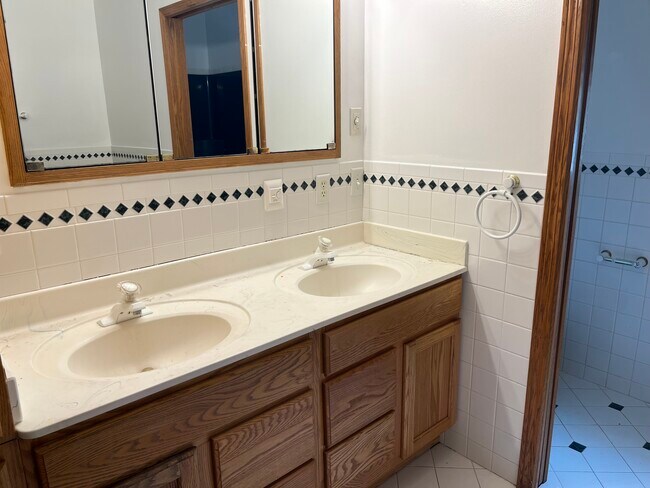 Building Photo - 5849 Oxbow Bend