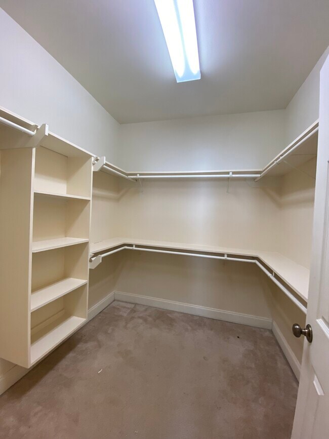 Building Photo - 308 Thatcher Ln