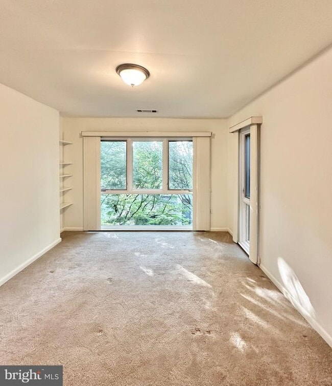 Building Photo - 2021 Lakebreeze Way