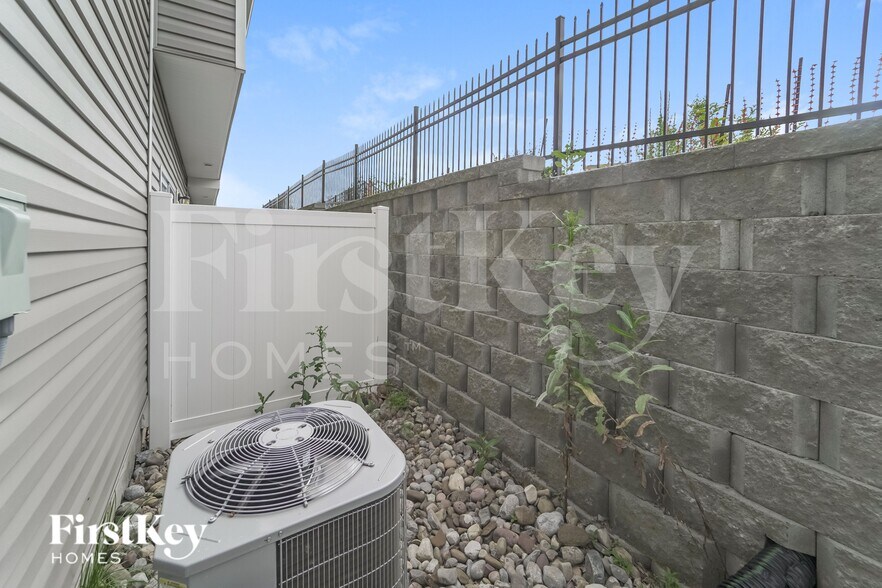 Building Photo - 10714 Rivergate Dr NW