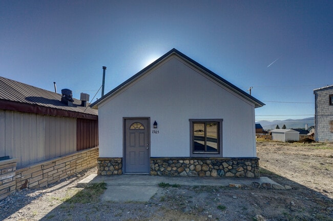 Building Photo - 1305 Poplar St