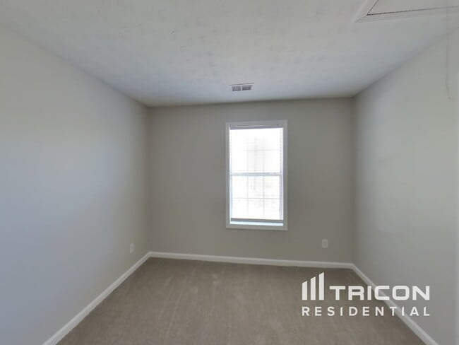 Building Photo - 2556 Tolliver Dr