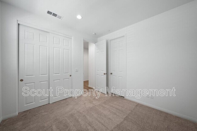 Building Photo - 39598 Lupine Dr