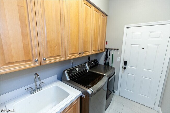 Building Photo - 14081 Bently Cir