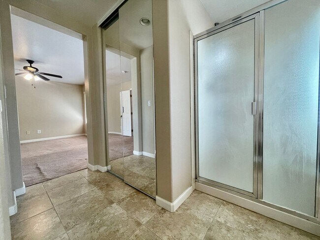 Building Photo - Beautiful 4bed / 3bath 3,281 SQFT Move in ...