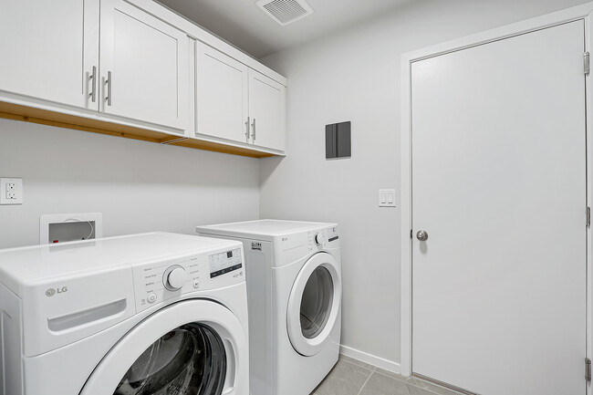 Laundry Room - 13054 Oakhampton Ave