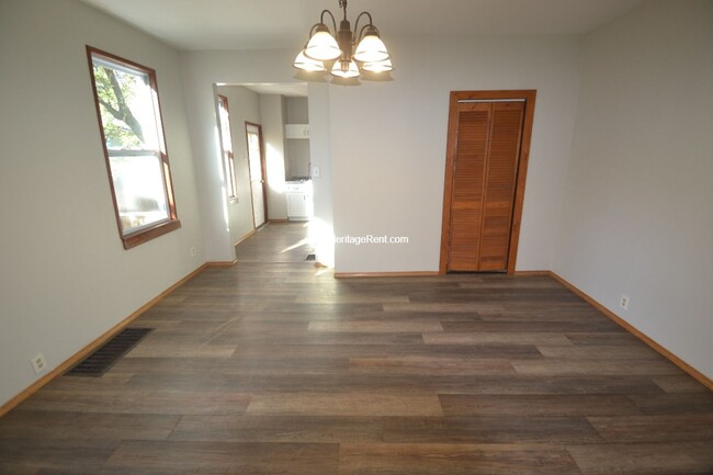 Building Photo - Newly renovated 3 bedroom in West Price Hill