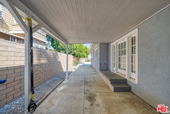 Building Photo - 1728 N Van Ness Ave