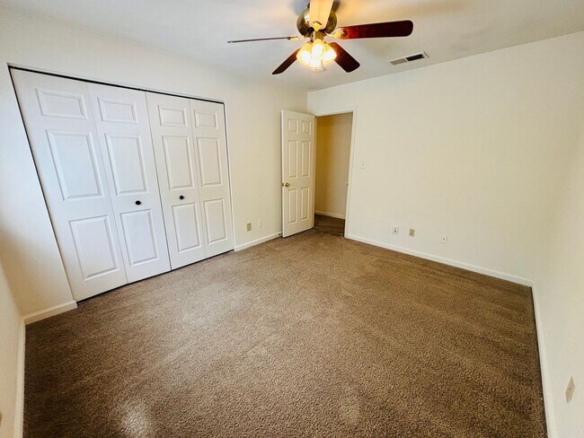 Building Photo - 400J Berryfield Lane