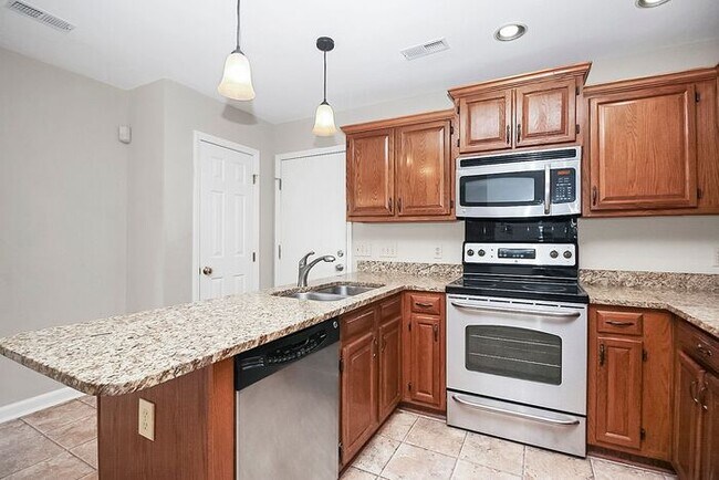 Building Photo - Well Maintained 4BD/2.5BA Home in the Cheshunt Community!